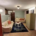 Casa Caginia 300mqgiardinopalestra E Biliardo Feriehus *