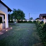 Casa Caginia 300mqgiardinopalestra E Biliardo Feriehus Tigliole
