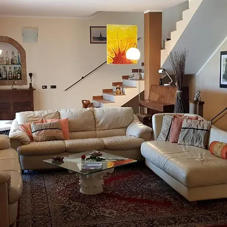 Holiday home Casa Caginia 300mqgiardinopalestra E Biliardo Tigliole