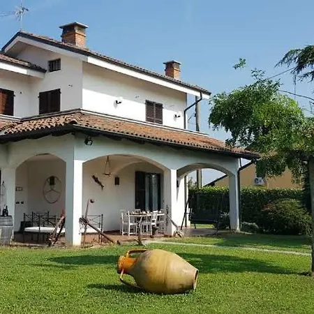Casa Caginia 300mqgiardinopalestra E Biliardo Holiday home *