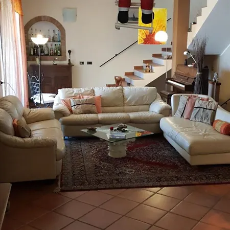 Holiday home Casa Caginia 300mqgiardinopalestra E Biliardo *