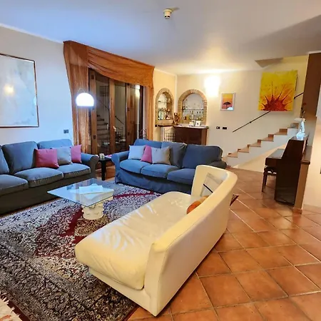 Casa Caginia 300mqgiardinopalestra E Biliardo *