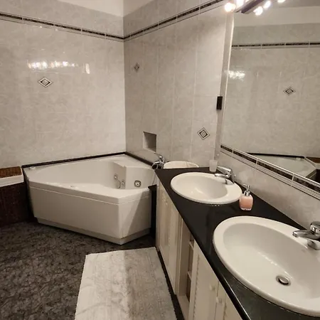 Ferienhaus Casa Caginia 300mqgiardinopalestra E Biliardo Tigliole