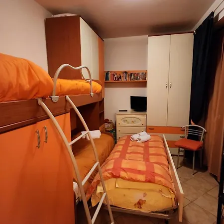 Casa Caginia 300mqgiardinopalestra E Biliardo Ferienhaus