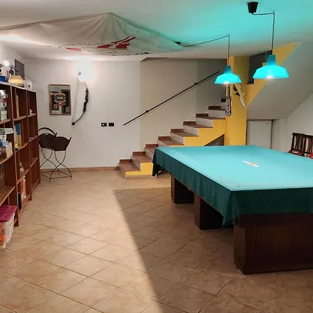 Casa Caginia 300mqgiardinopalestra E Biliardo Ferienhaus Tigliole