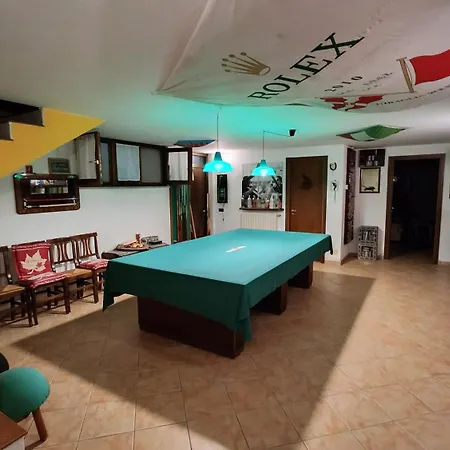 Casa Caginia 300mqgiardinopalestra E Biliardo Ferienhaus