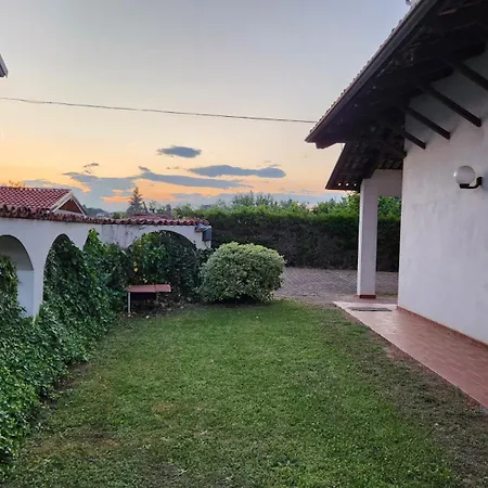 Casa Caginia 300mqgiardinopalestra E Biliardo Ferienhaus Tigliole