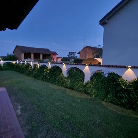 Ferienhaus Casa Caginia 300mqgiardinopalestra E Biliardo Tigliole
