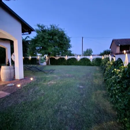 Casa Caginia 300mqgiardinopalestra E Biliardo Ferienhaus Tigliole